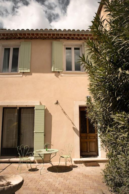 La Maison Du Bassin LʼIsle-sur-la-Sorgue Exterior foto